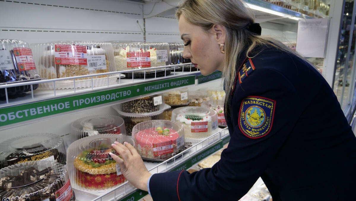 Хлеб с наклейками: полицейские креативно предупреждают о мошенниках в Петропавловске