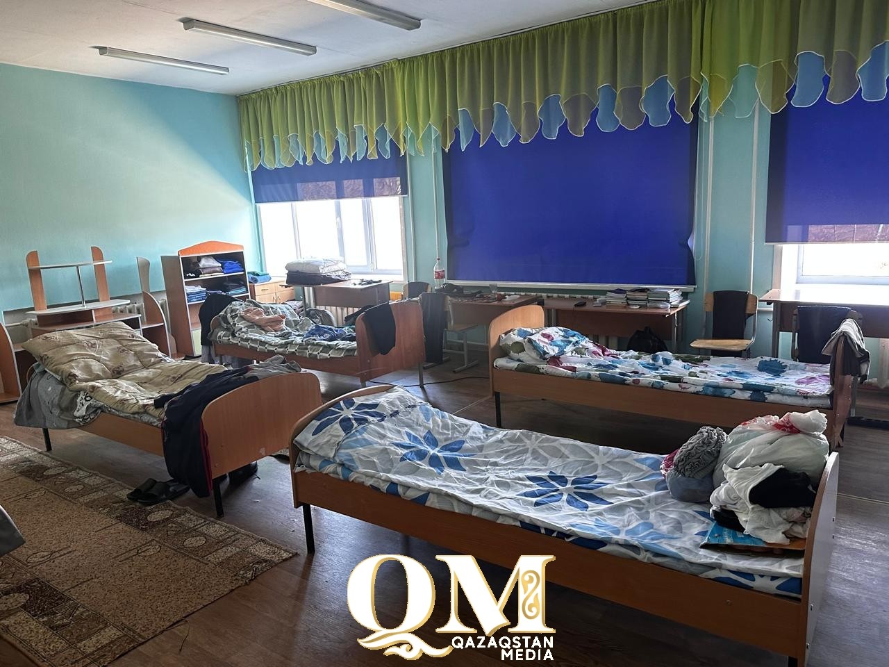 «Должна быть четкая координация»: депутаты помогают в эвакопунктах Петропавловска