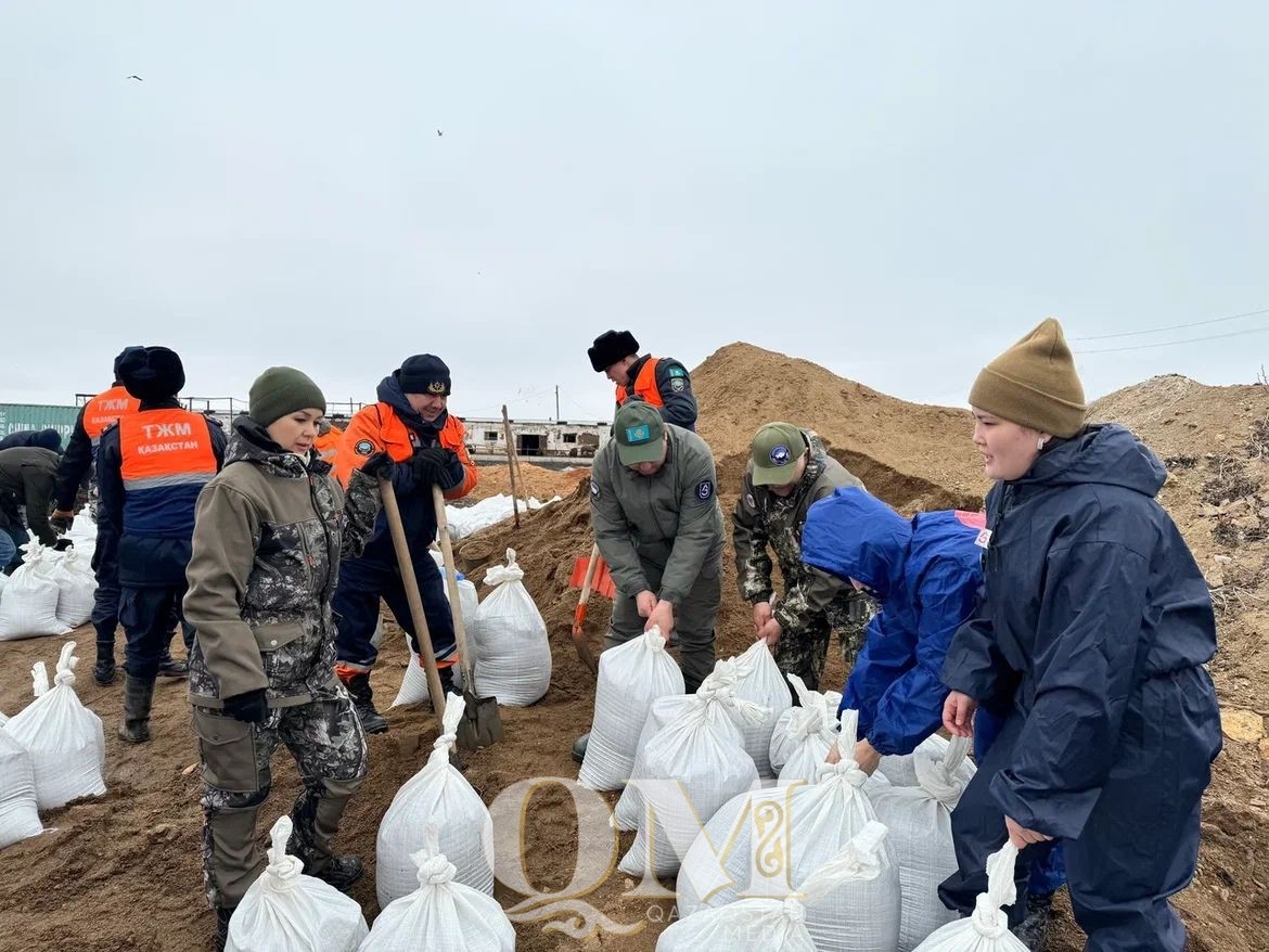 Волонтеры АНК оказывают помощь североказахстанцам