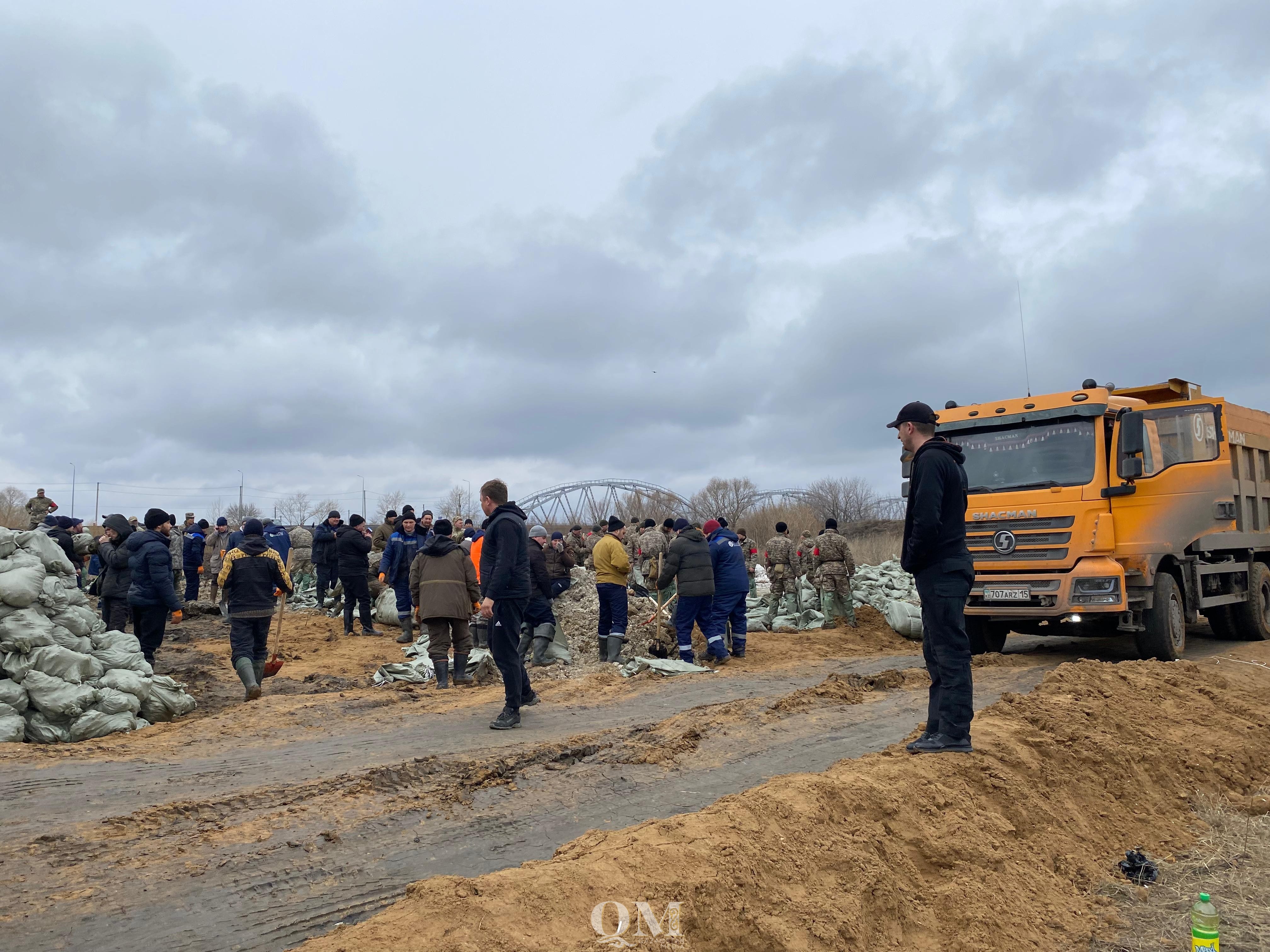 Петропавлда бөгеттерді нығайту жұмыстарына зауыт қызметкерлері де қатысып жатыр