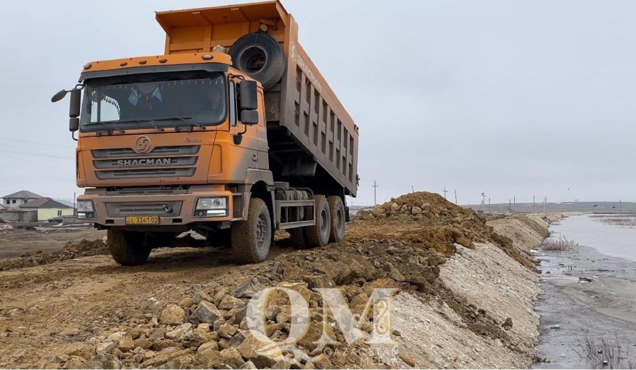 В Акмолинскую область на борьбу с паводками отправили спецтехнику из столицы