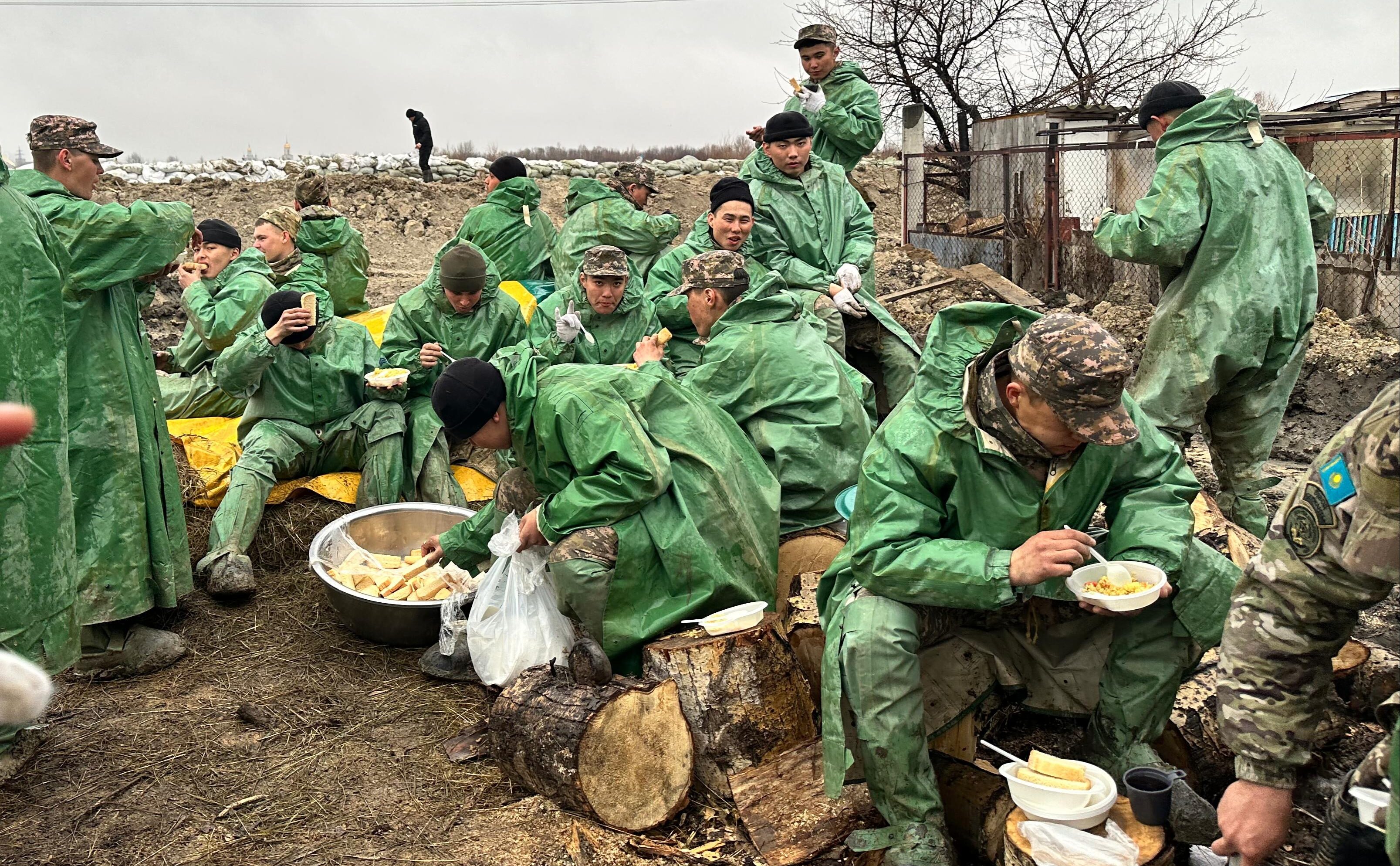 Горячее питание организовали бизнесмены для волонтеров в Петропавловске