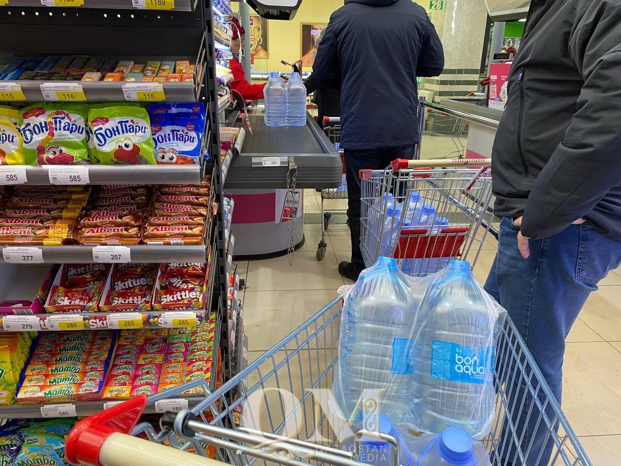 В Петропавловск везут больше 16 фур бутилированной воды