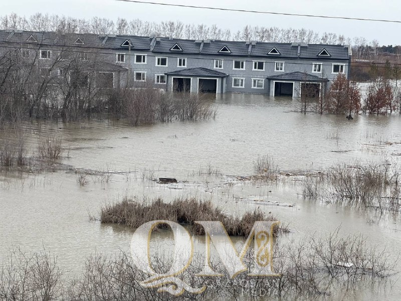 Коттедждер мен таунхаустар суда тұр: Тепличный ауылына су кірді