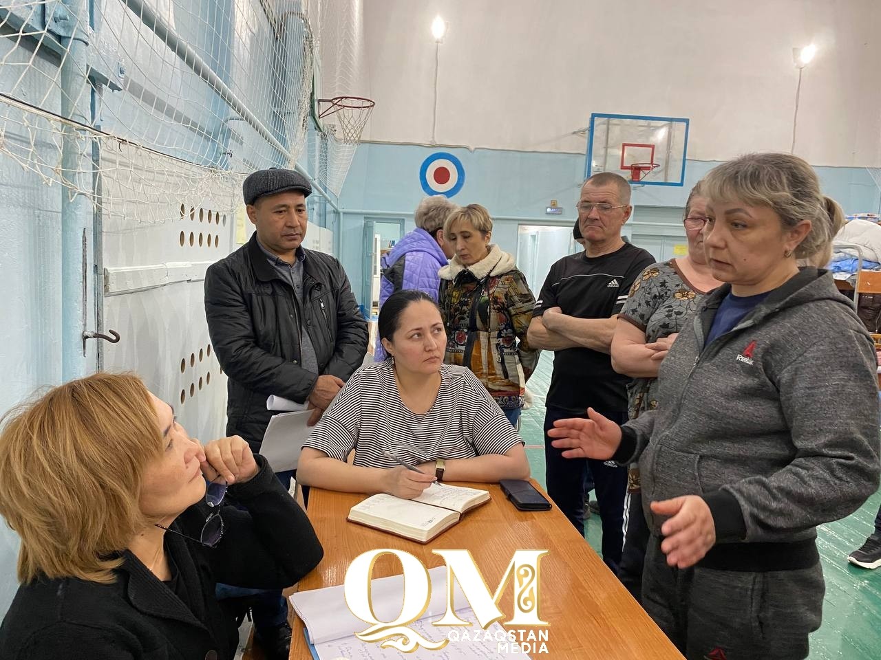 Сотрудники акимата, депутаты и общественники встретились с пострадавшими от паводков в СКО