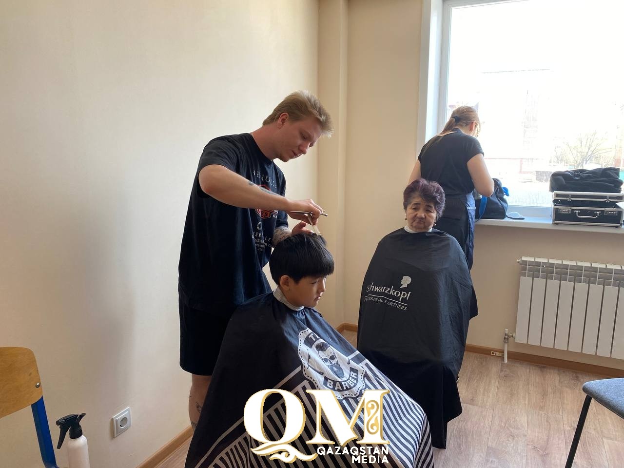 Петропавлда эвакуациялық пунктегі азаматтарға шаштараз қызметі тегін көрсетілді