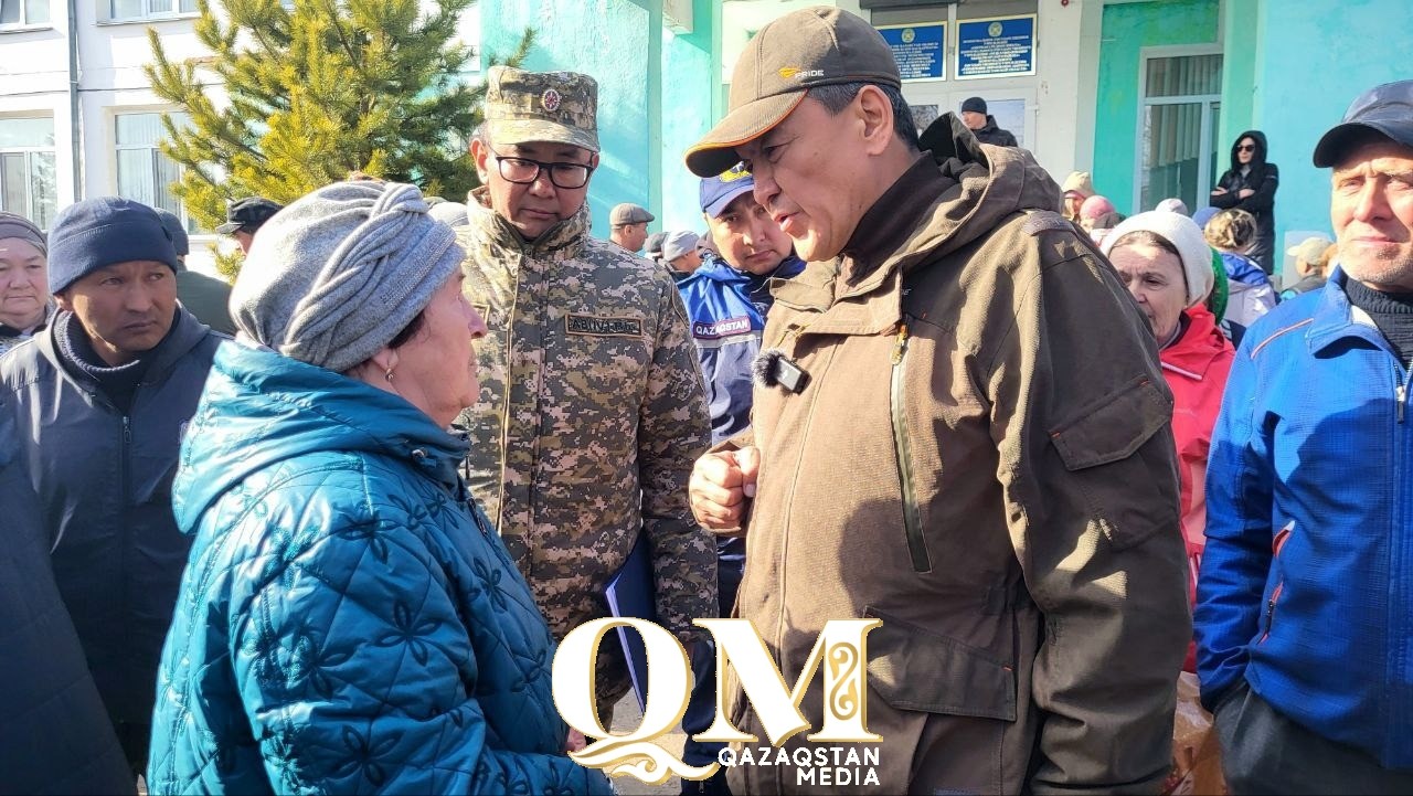 С жителями села, отрезанного большой водой в Кызылжарском районе, встретился аким СКО