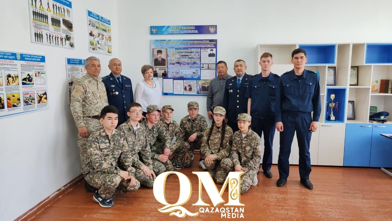 Погиб при исполнении: стенд памяти о милиционере установили в сельской школе СКО