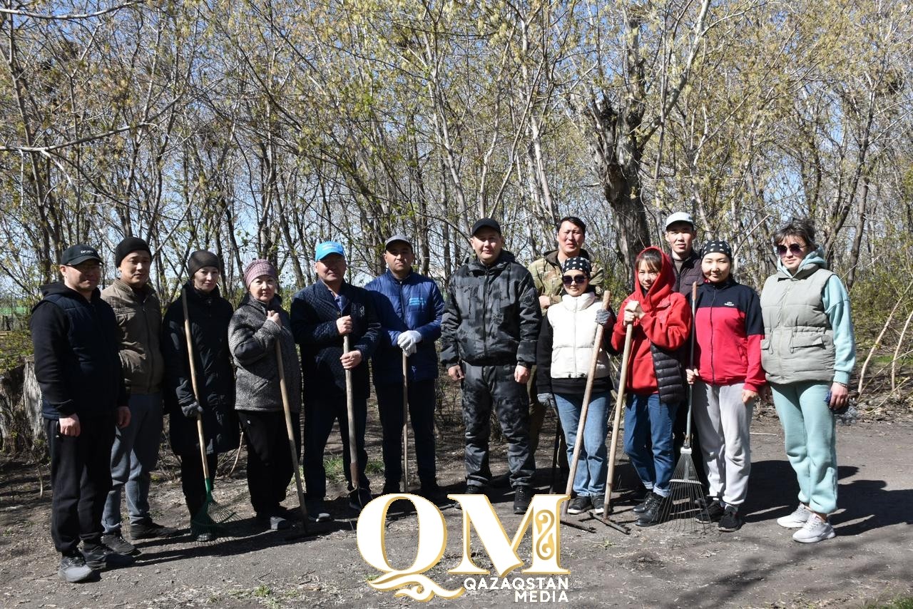 Малину, вишню и смородину посадили во время субботника в Уалихановском районе СКО