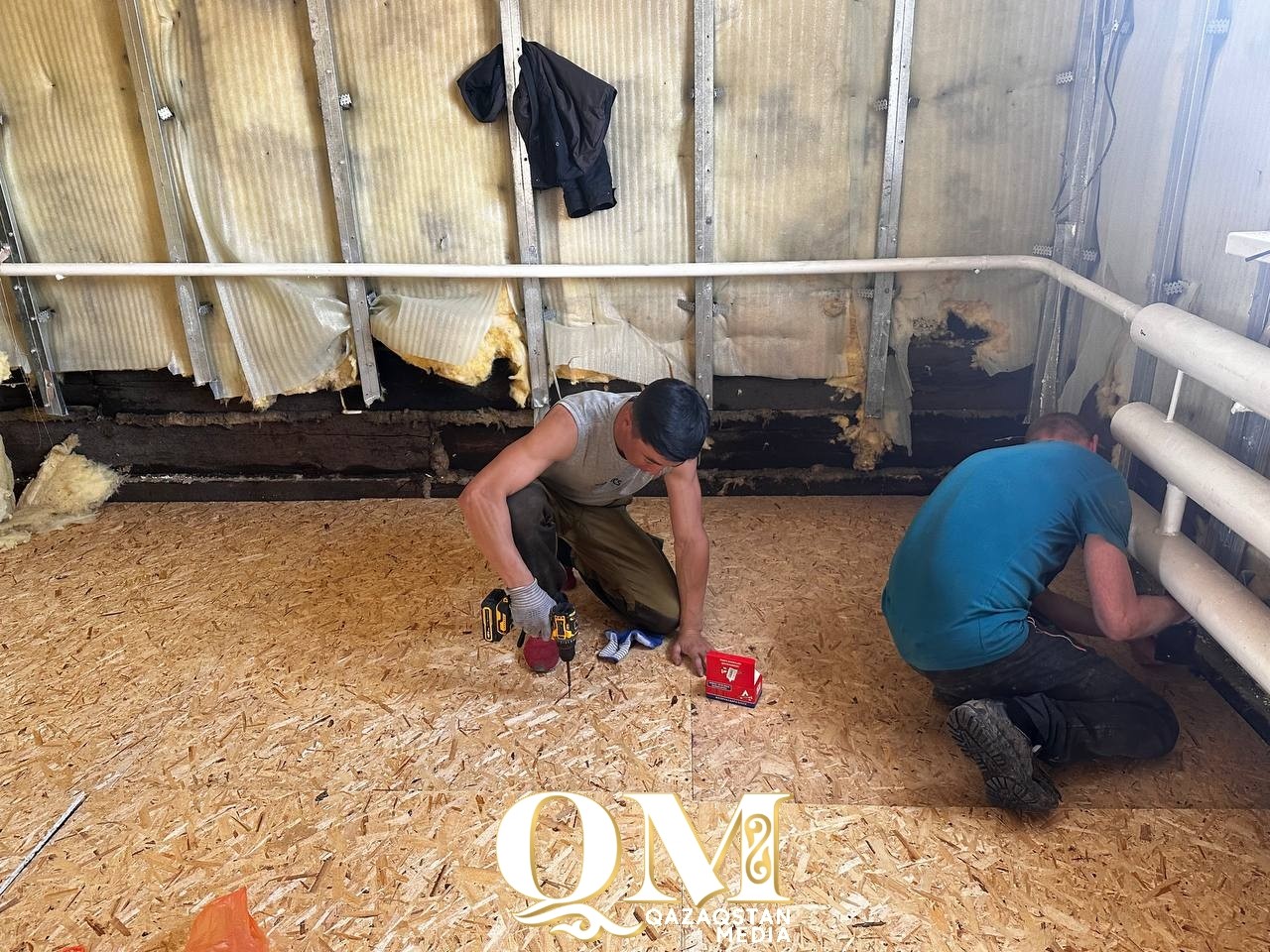 Жамбыл ауданының құрылыс бригадалары судан зардап шеккен үйлерді жөндей бастады