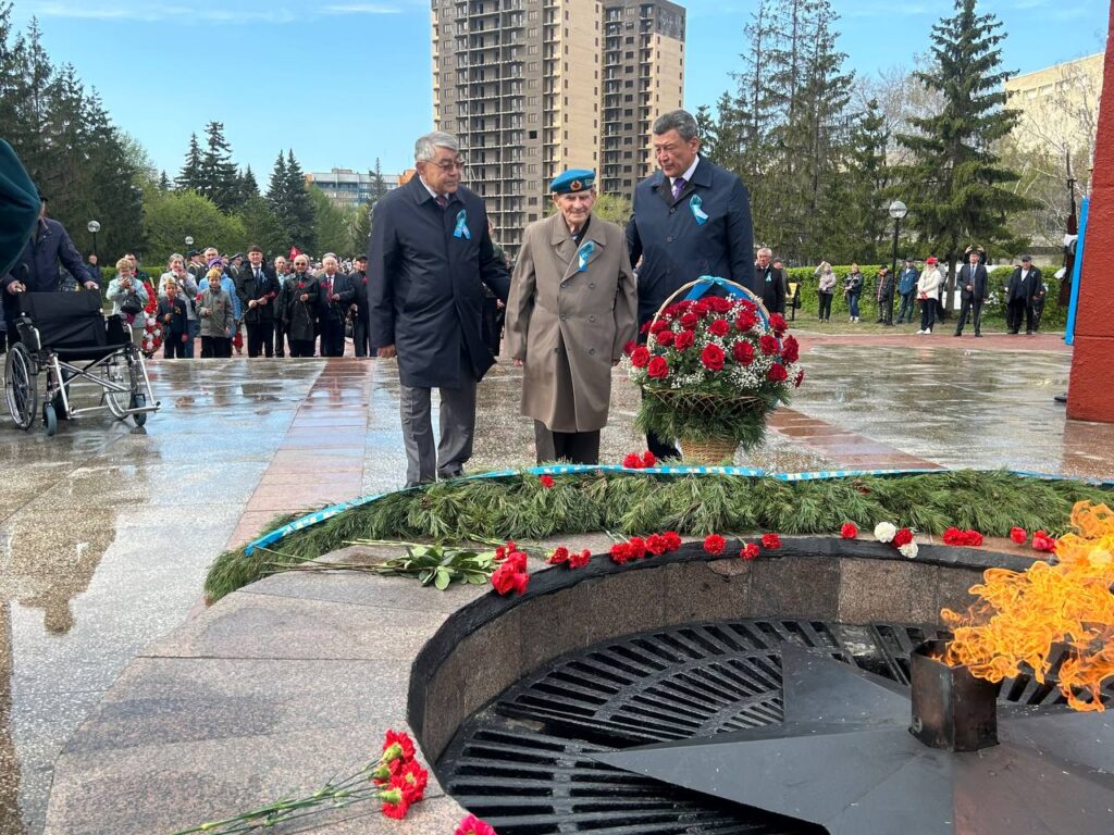 Солтүстікқазақстандықтар «Мәңгілік алау» мемориалына гүл шоқтарын қойды