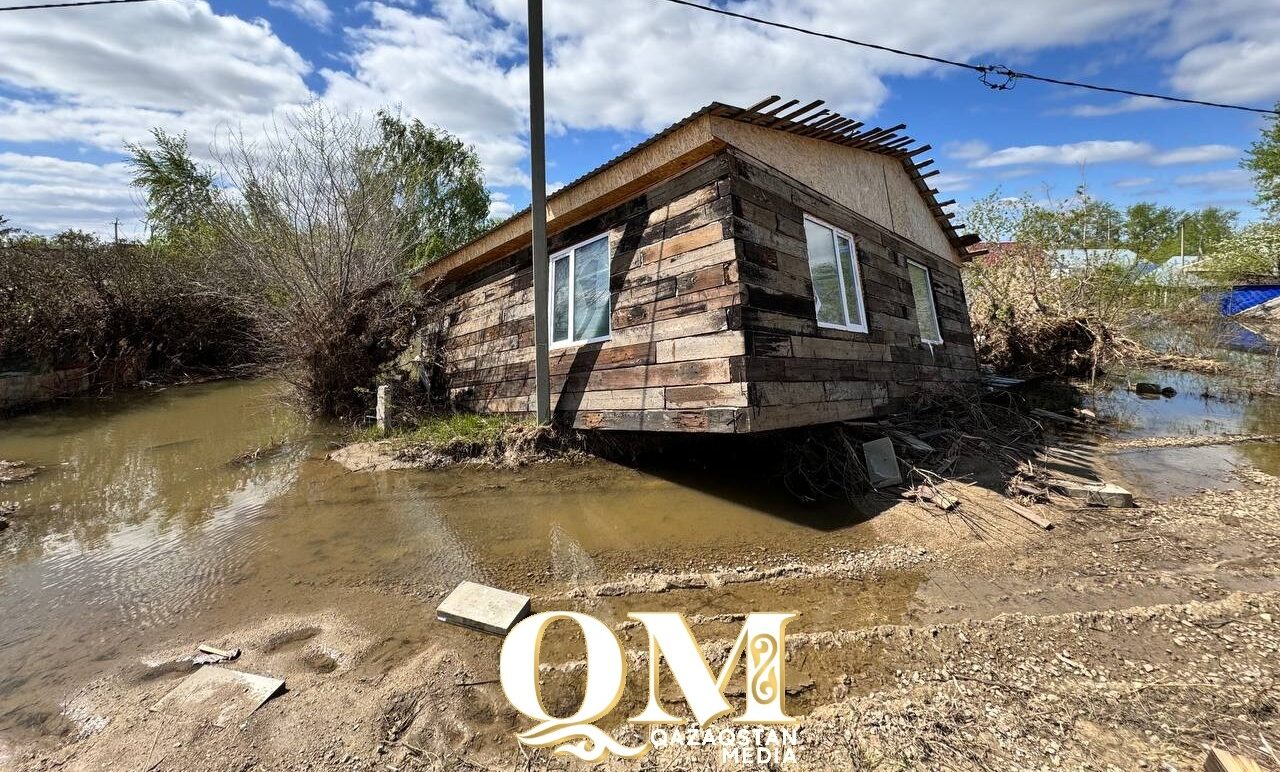 В мкр. Кожевенный мехбригада района Шал акына восстанавливает 11 домов