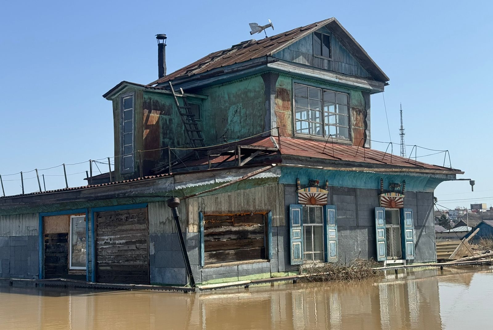 Спонсоры выделяют деньги на квартиры пострадавшим от наводнения жителям Петропавловска