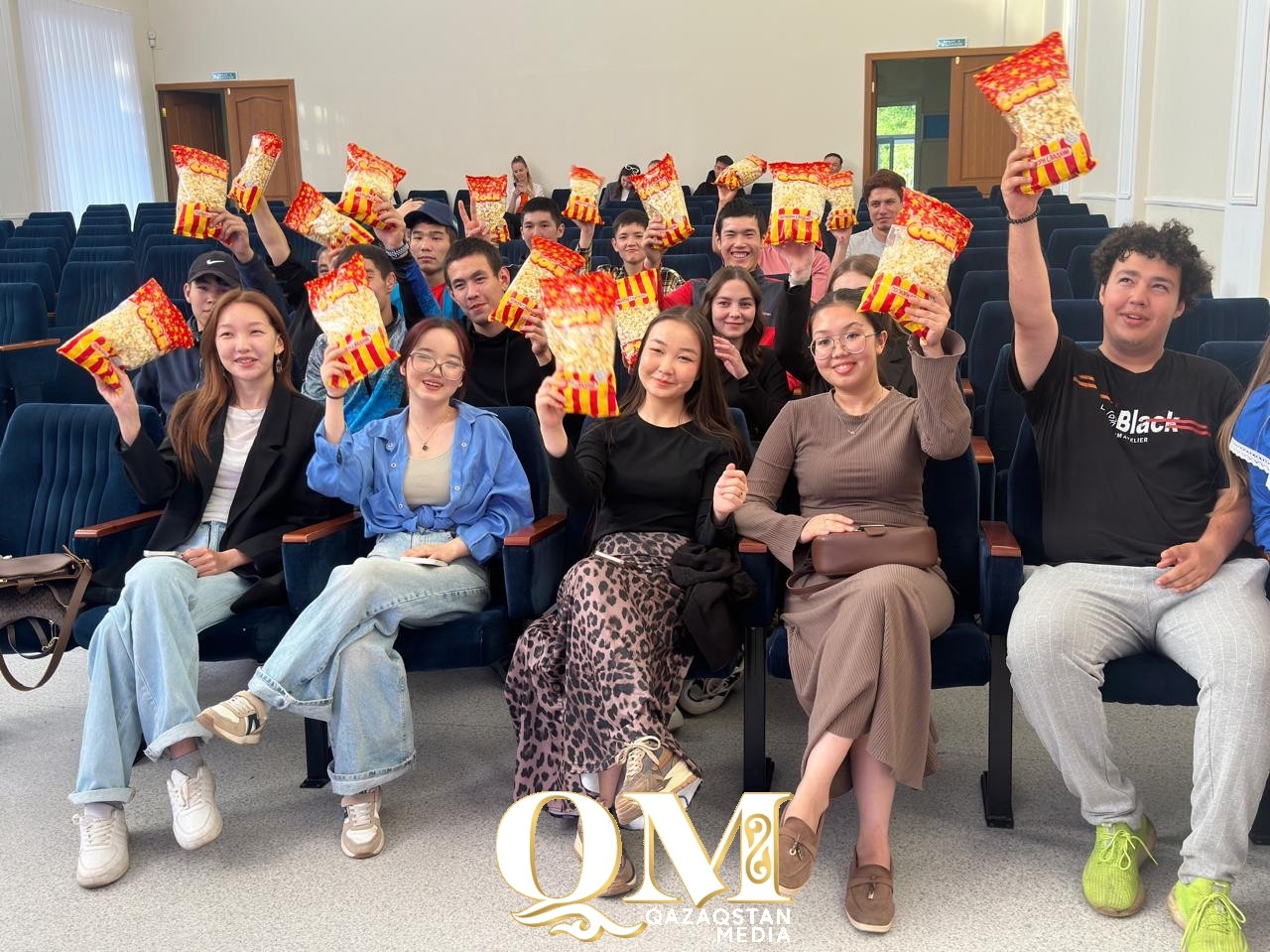 Волонтерам, помогавшим во время паводка, устроили киновечер в Петропавловске