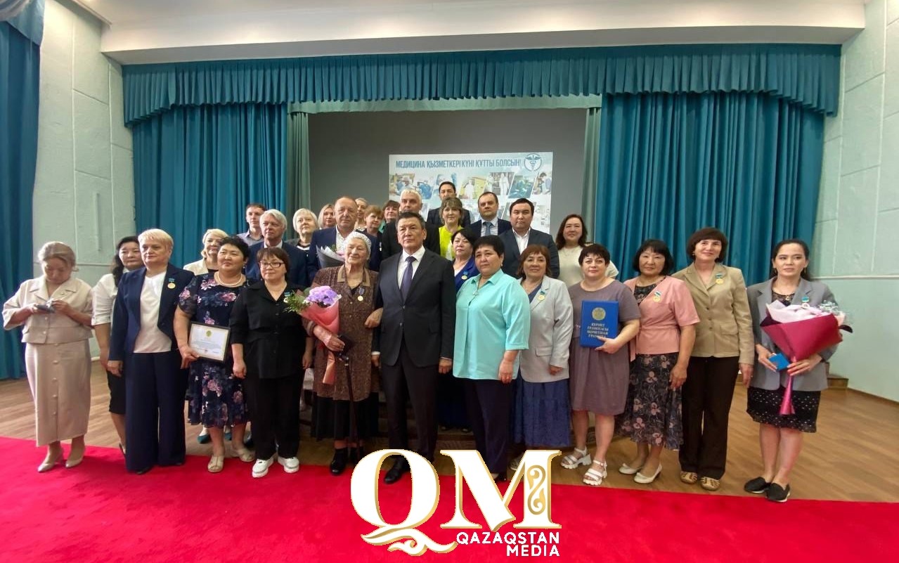 Медали и грамоты получили медработники в канун профессионального праздника в СКО