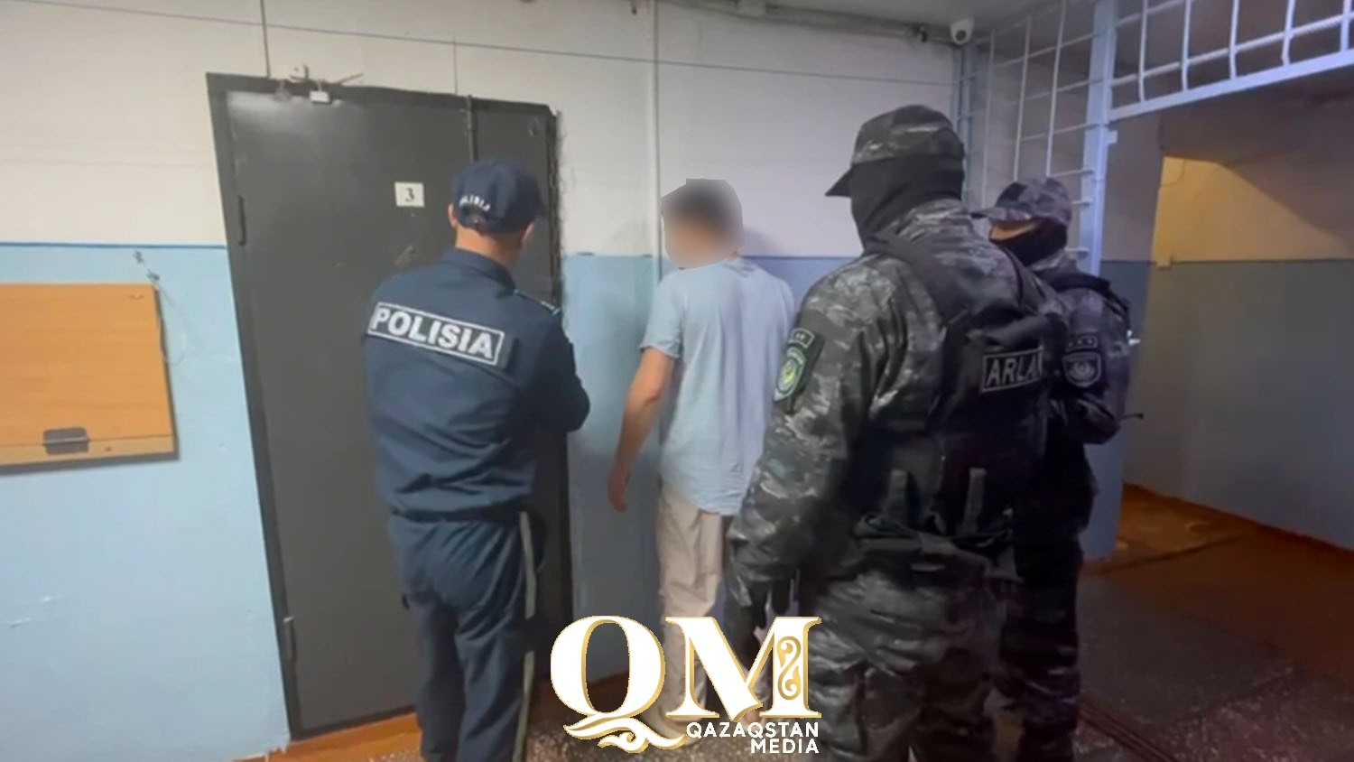 СҚО-да алауыздық қоздырды деген күдікпен ұсталған ер адам полиция қызметкеріне шабуыл жасады