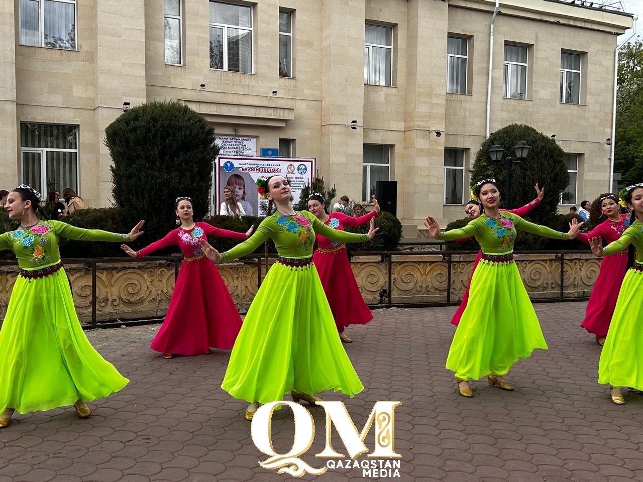 Благотворительная акция «Белый цветок» прошла в День защиты детей в Петропавловске