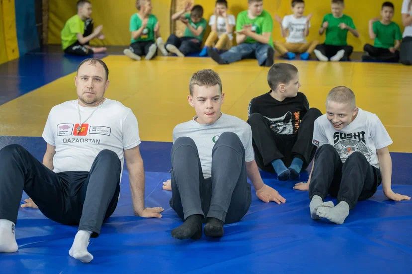 На соревнования по армреслингу готовятся особенные дети из Петропавловска