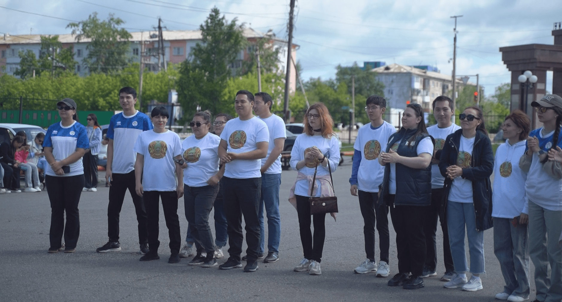 Петропавлдық жастар жарыса жүріп қоқыс жинады