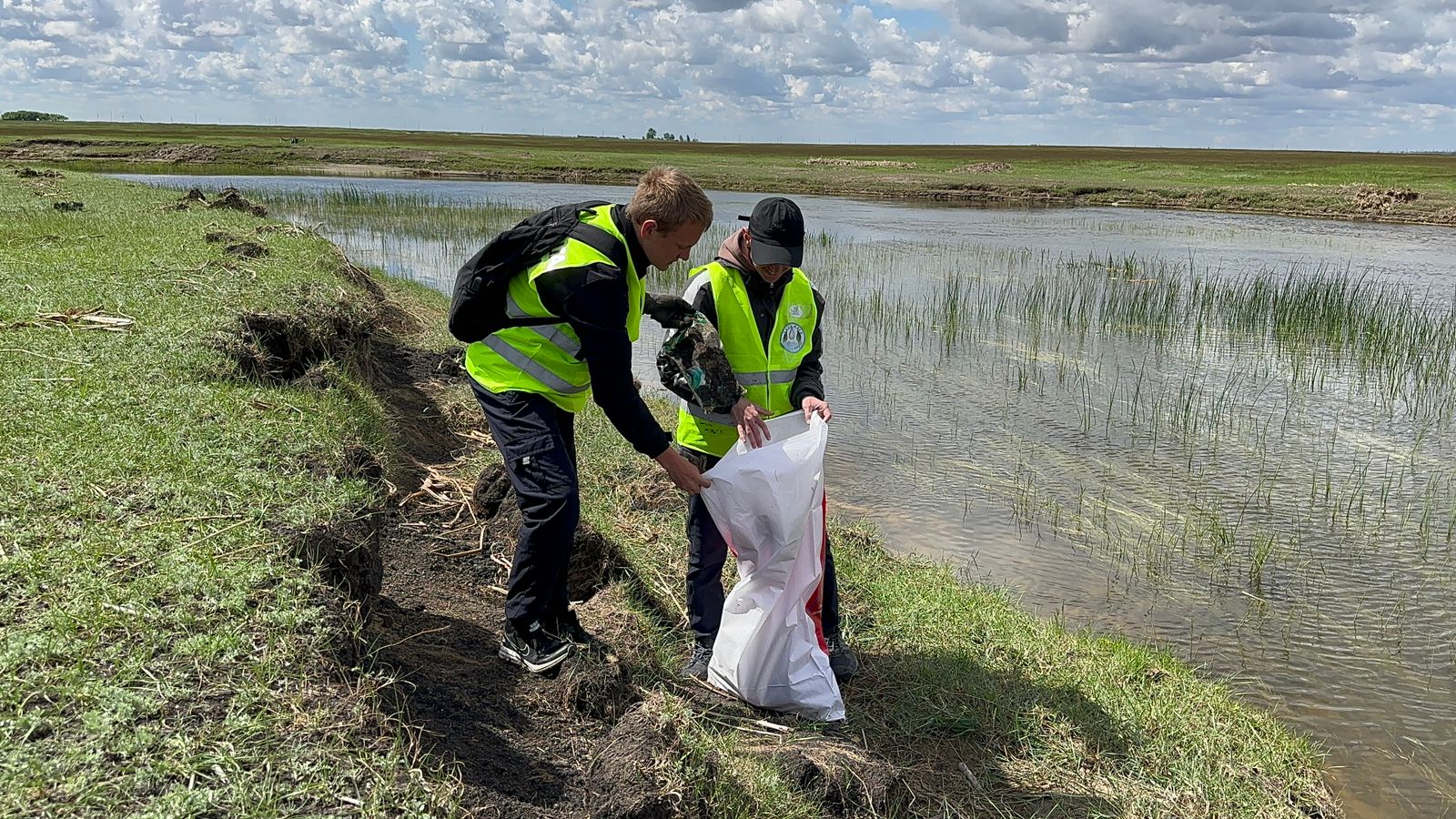 Акция "Чистый берег" прошла в Тайыншинском районе СКО
