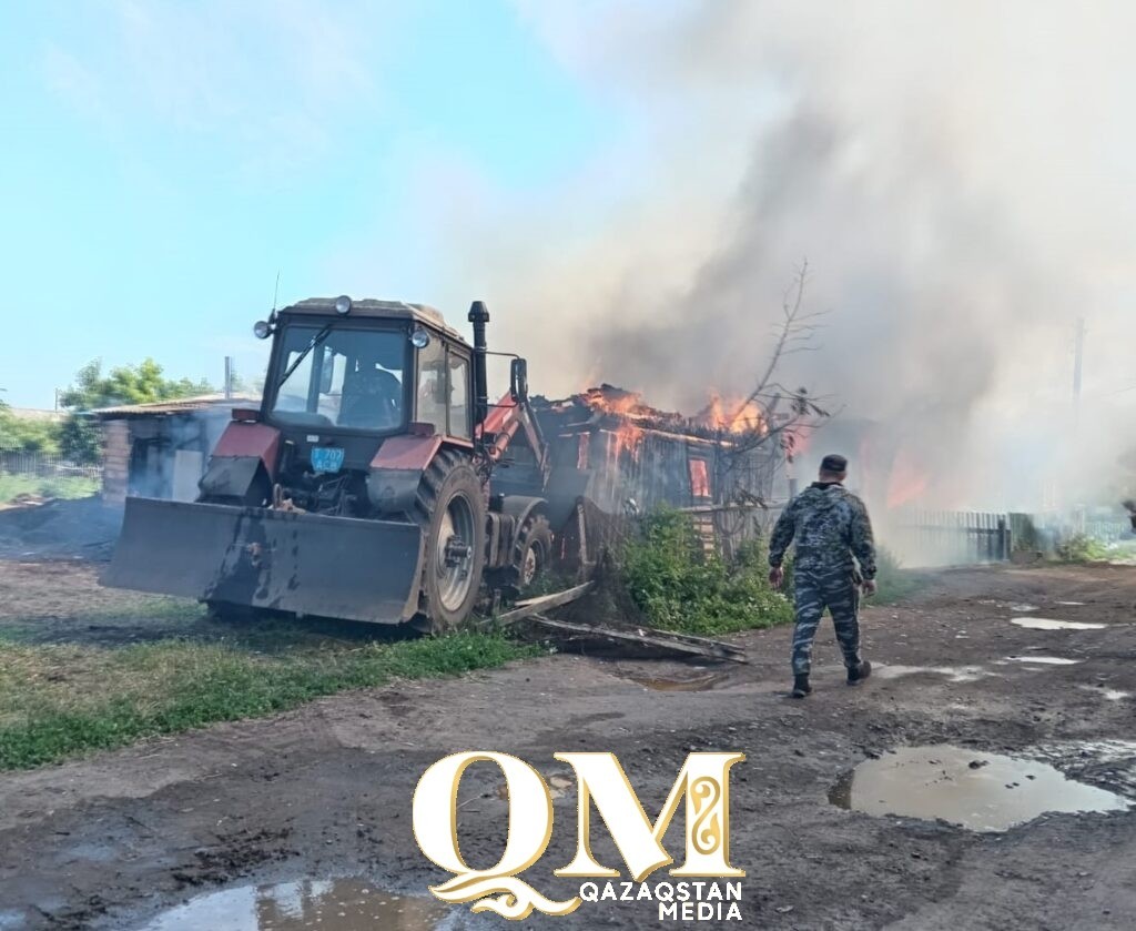 Огонь уничтожил жилой дом в селе Налобино СКО