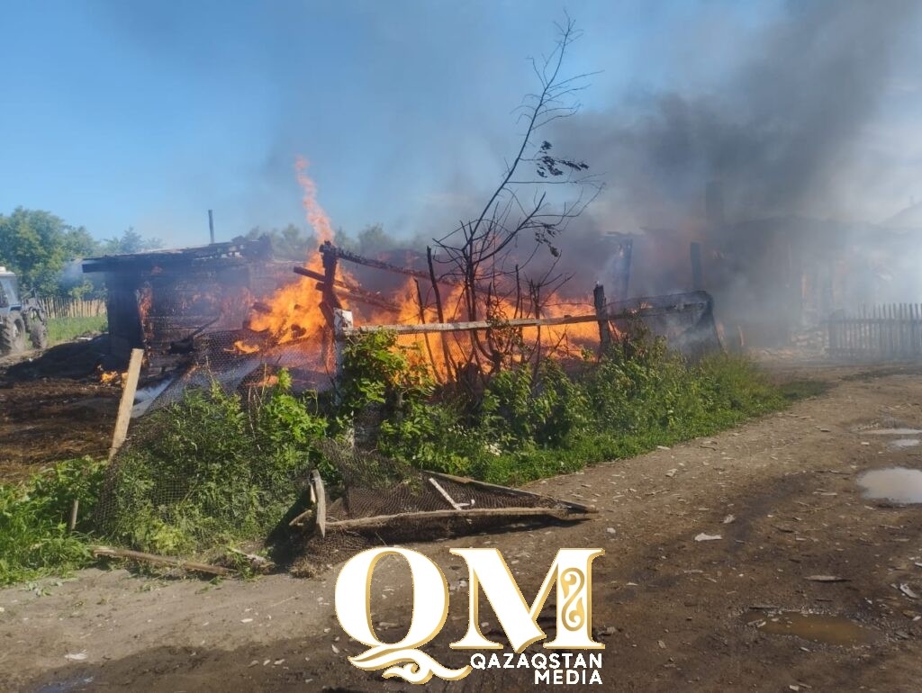 Огонь уничтожил жилой дом в селе Налобино СКО