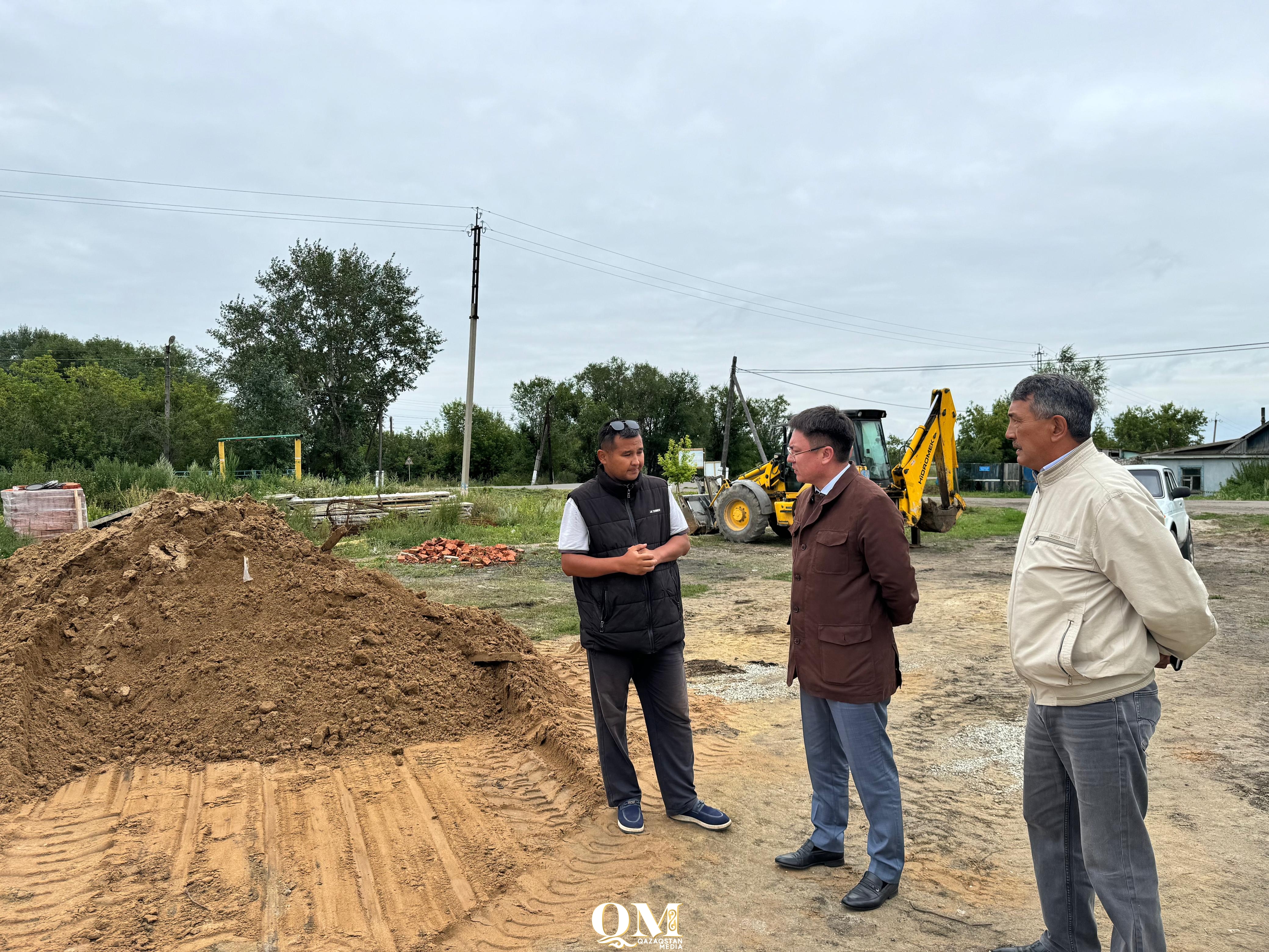 Глава района Кайрат Омаров продолжает знакомство с районом. За три дня он посетил все сельские округа.