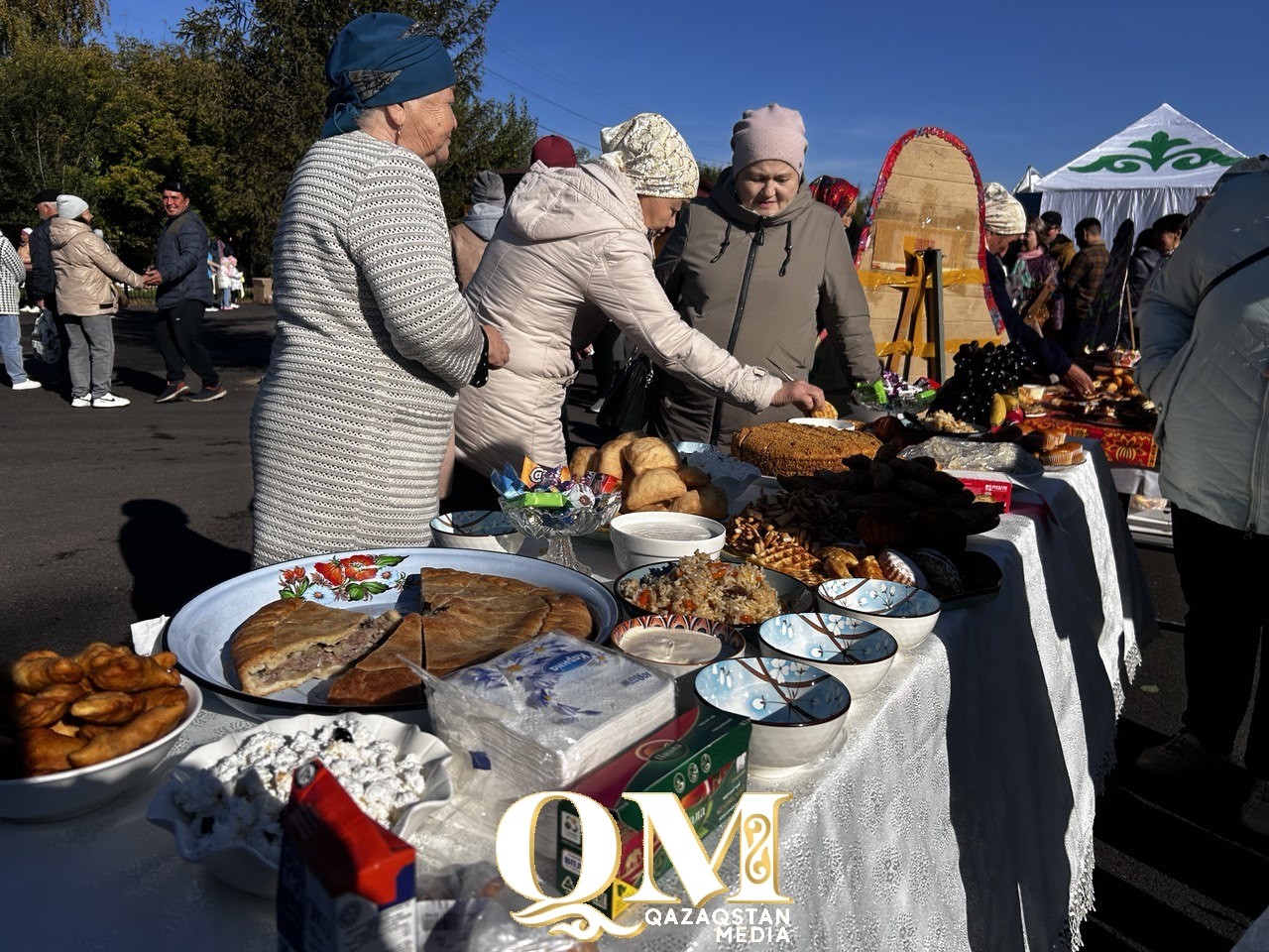 Есіл ауданында қарттар күніне орай концерт және ауыл шаруашылығы жәрмеңкесі өтті