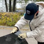 Активисты привели в порядок сквер возле памятника Чокану Валиханову в Петропавловске