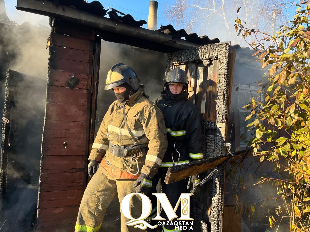 Петропавлда зейнеткер өз үйінде өртеніп кете жаздады