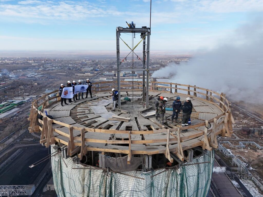 Новую дымовую трубу достроили на Петропавловской ТЭЦ-2