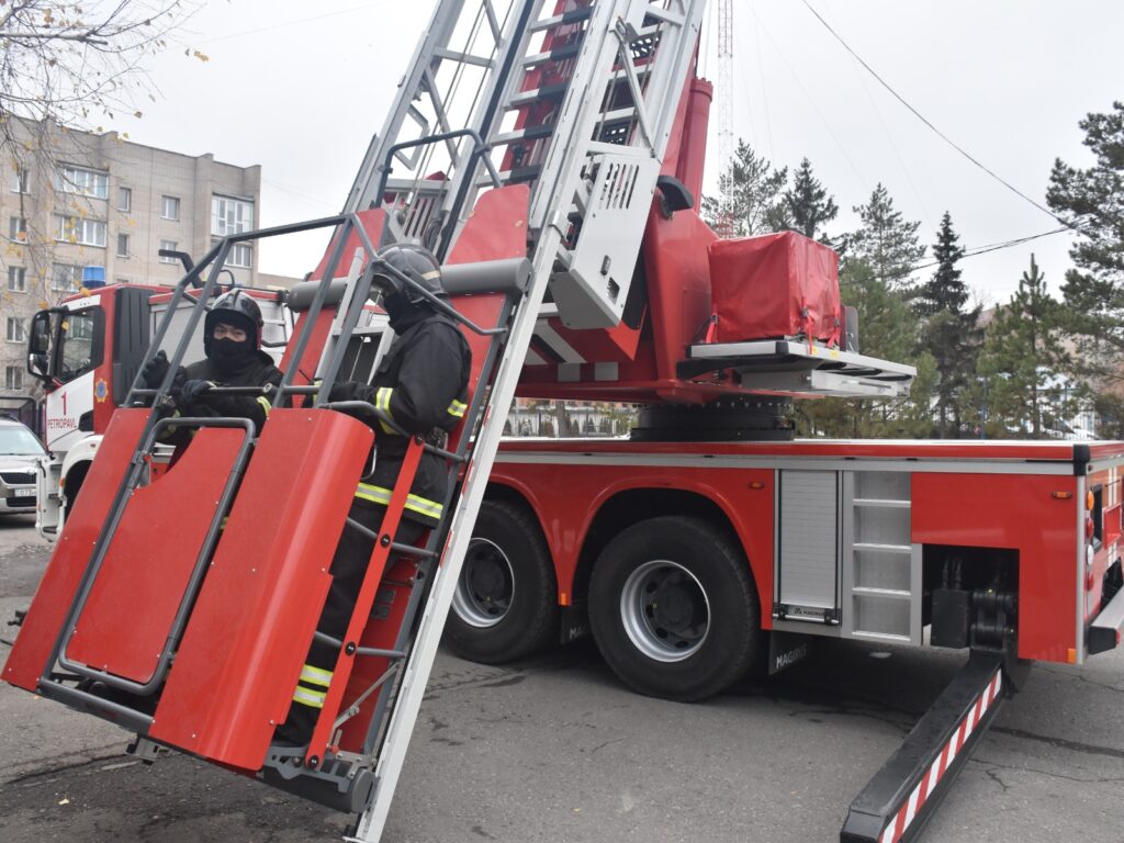 Современную автолестницу MAGIRUS получили спасатели СКО