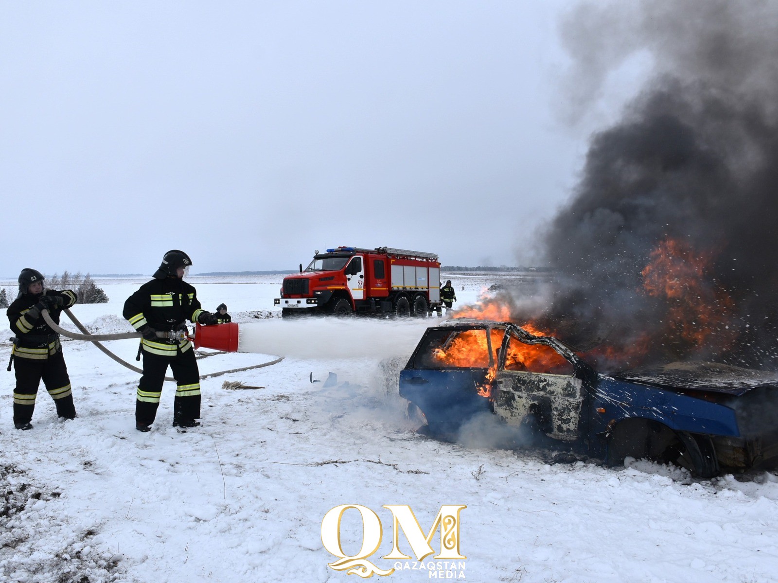 Автомобиль в кювете, горящая машина и утечка химикатов. Кого пришлось спасать ДЧС СКО?