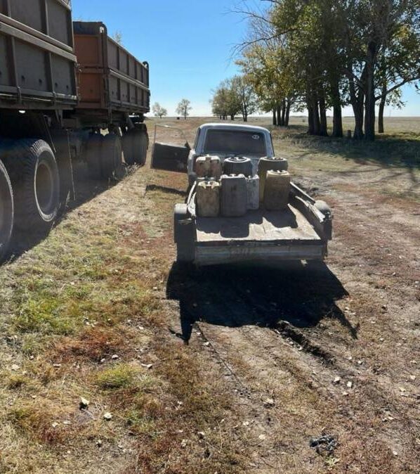 Өздері жұмыс істейтін серіктестіктен жанар-жағармай ұрлап келген: СҚО полицейлері үш тұрғынды ұстады