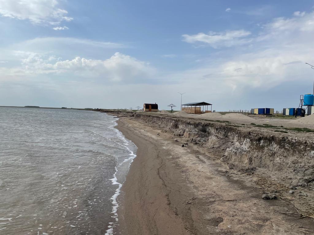 Не хуже Мертвого моря. Больше 10 тысяч туристов посетили озеро Минкесер в СКО