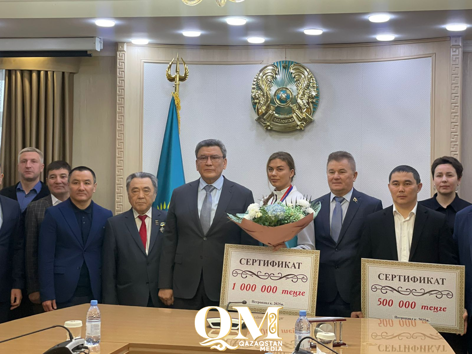 Один млн тенге вручили чемпионке Азии по боксу Наталье Богдановой из Петропавловска