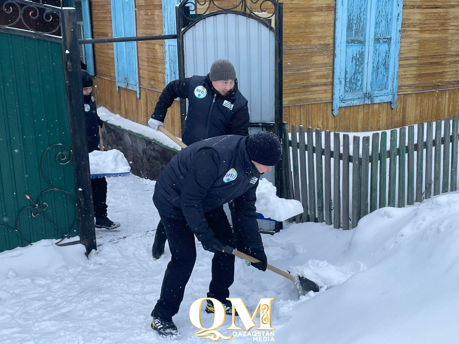 Волонтеры помогают одиноким пенсионерам в Петропавловске