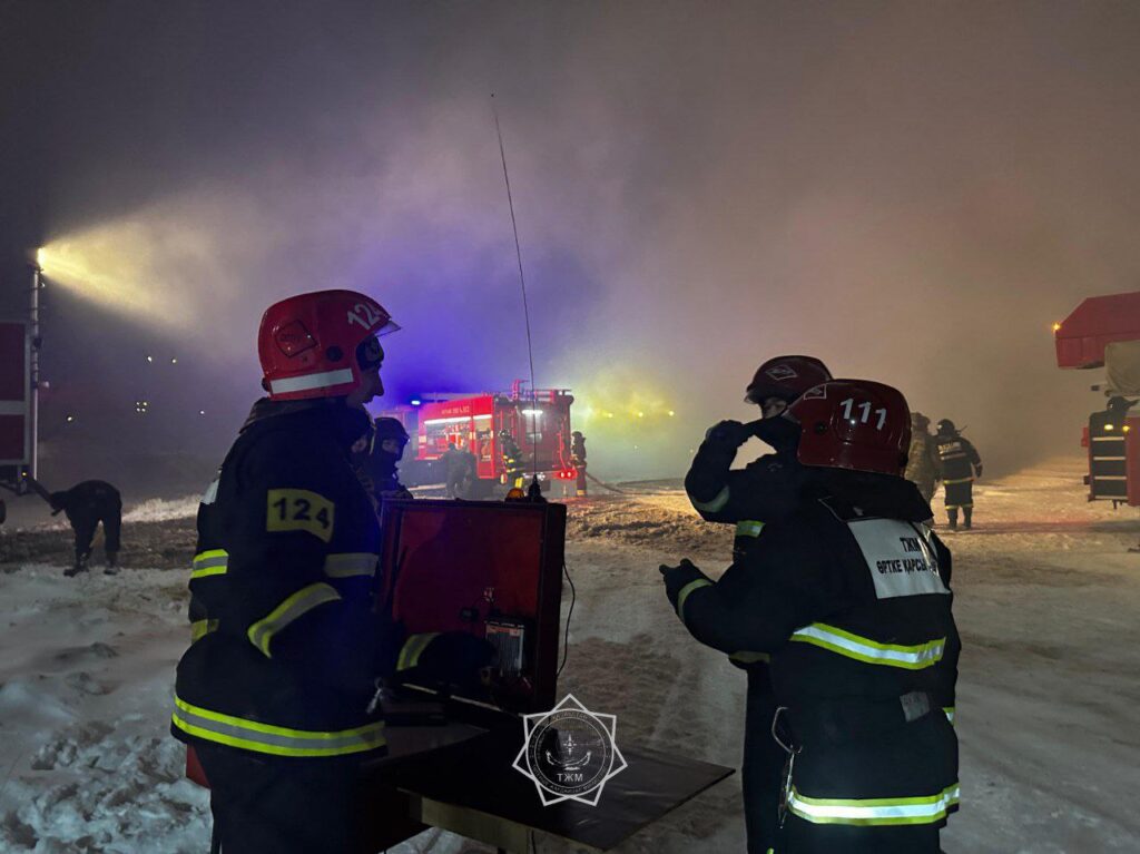 Торговый дом «Рахат» горит в Петропавловске: эвакуировали 68 человек