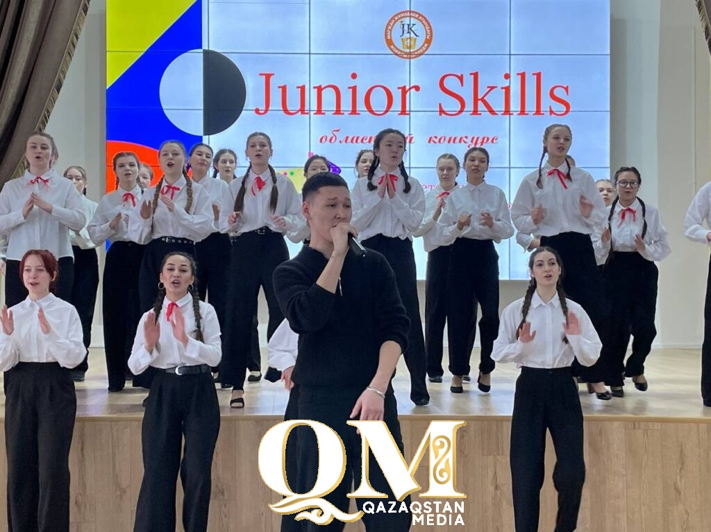 Школьники создают логотипы и рекламные постеры на конкурсе Junior Skills в Петропавловске