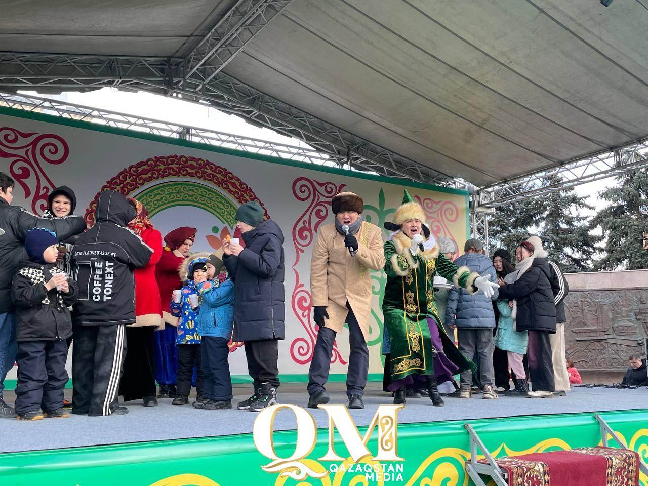 Ели баурсаки на скорость и выбирали лучшую бабушку в Петропавловске