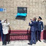 Петропавлда СҚО-ның құрметті азаматы, ҰОС ардагері Сапар Дүйсенұлы тұрған үйде мемориалдық тақта ашылды