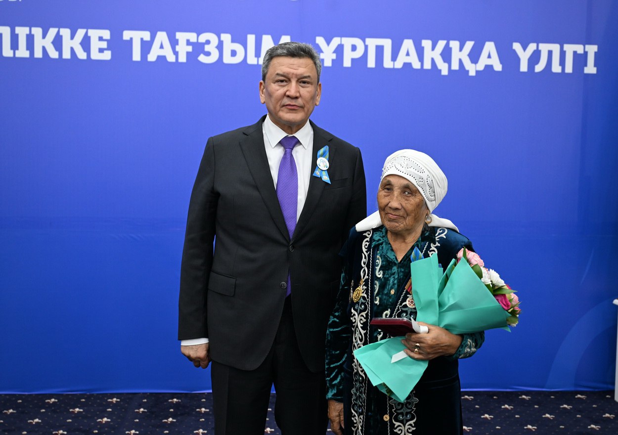 СҚО-да тыл ардагерлері марапатталды