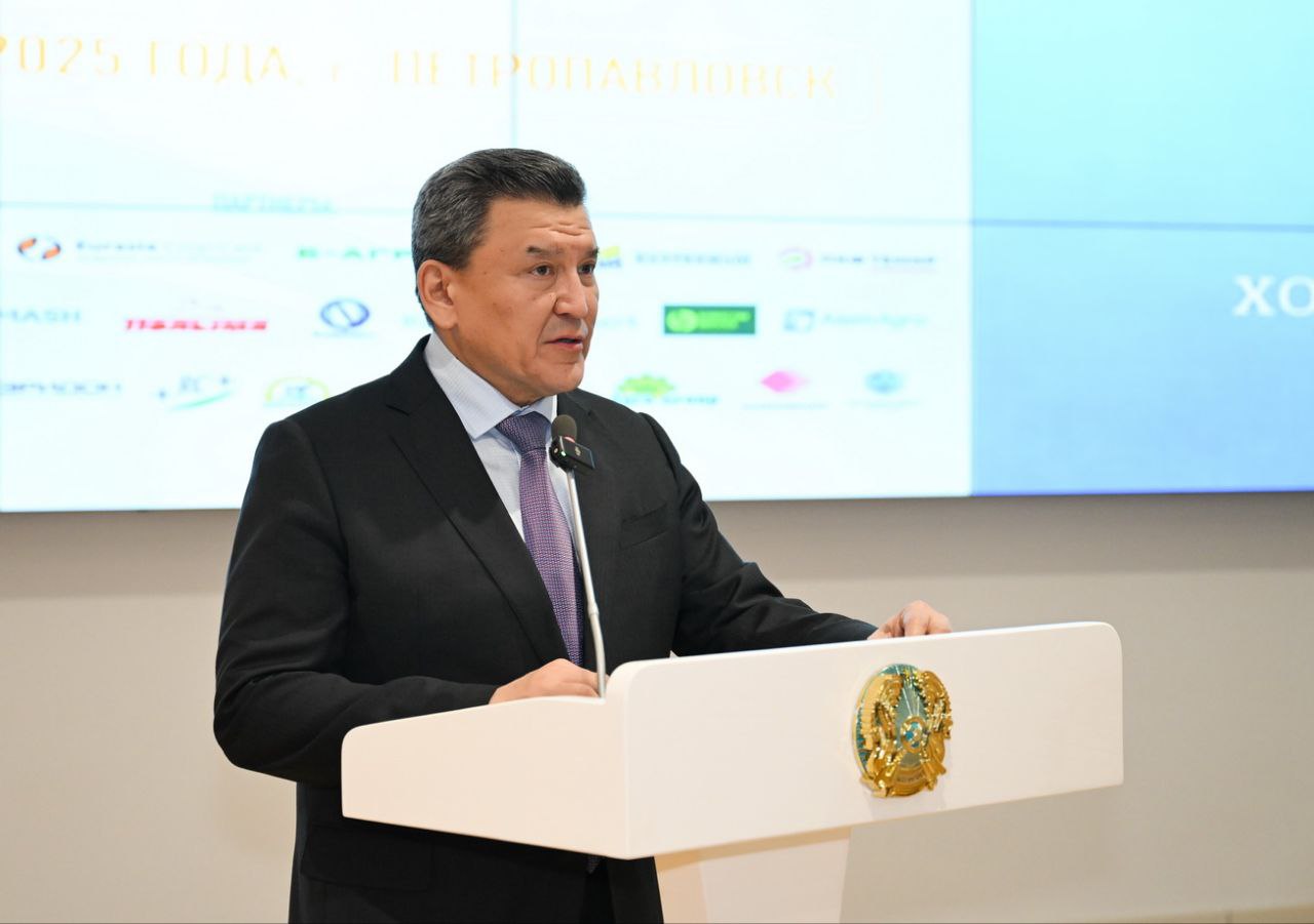 С Днем единства народа Казахстана североказахстанцев поздравил глава региона