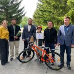 Велосипед за помощь во время паводка подарили мальчику из Кызылжарского района СКО