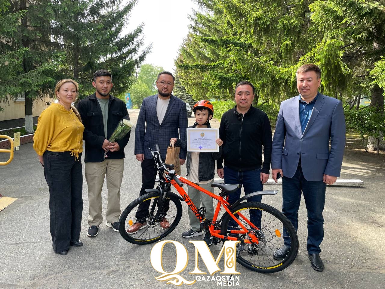 Велосипед за помощь во время паводка подарили мальчику из Кызылжарского района СКО