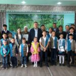 СҚО-да 10 бала асырап алған отбасымен облыс  әкімі кездесті