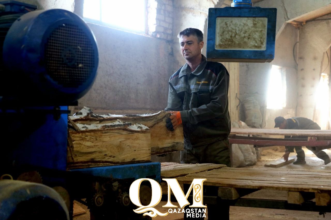 СҚО-да 10 бала асырап алған отбасымен облыс әкімі кездесті