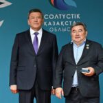 Знаком «Мәдениет саласының үздігі» наградили музыканта Сакена Нукенова из Сергеевки