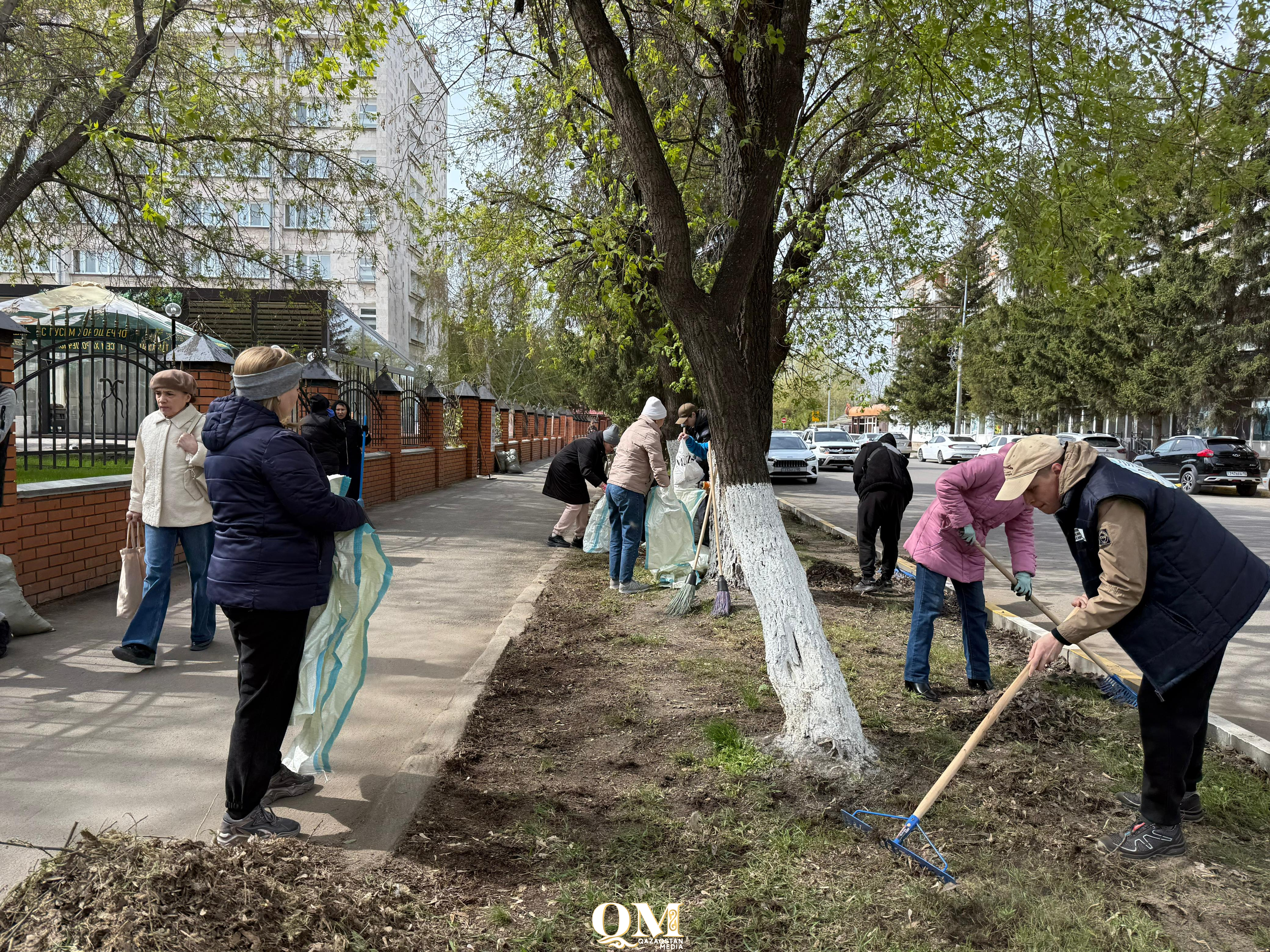 Город становится чище: очередной субботник прошел в Петропавловске