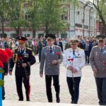 Минута молчания и красные цветы: День батыра в Петропавловске
